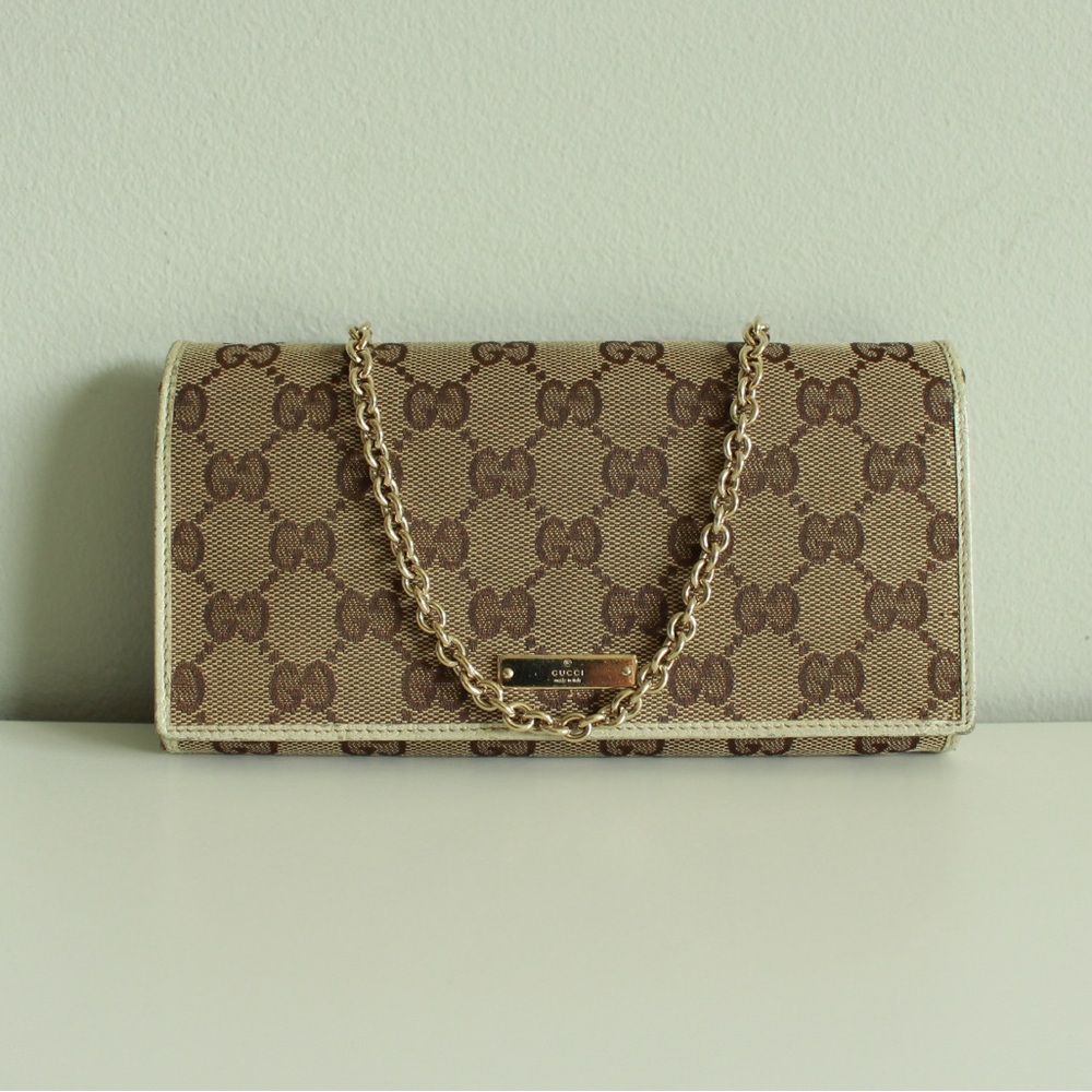 GUCCI “GG” Monogram Wallet on Chain